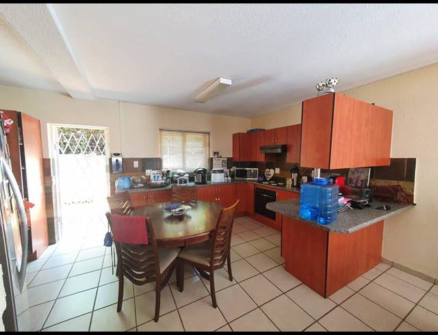 3 BEDROOM TOWNHOUSE FOR SALE IN BO-DORP